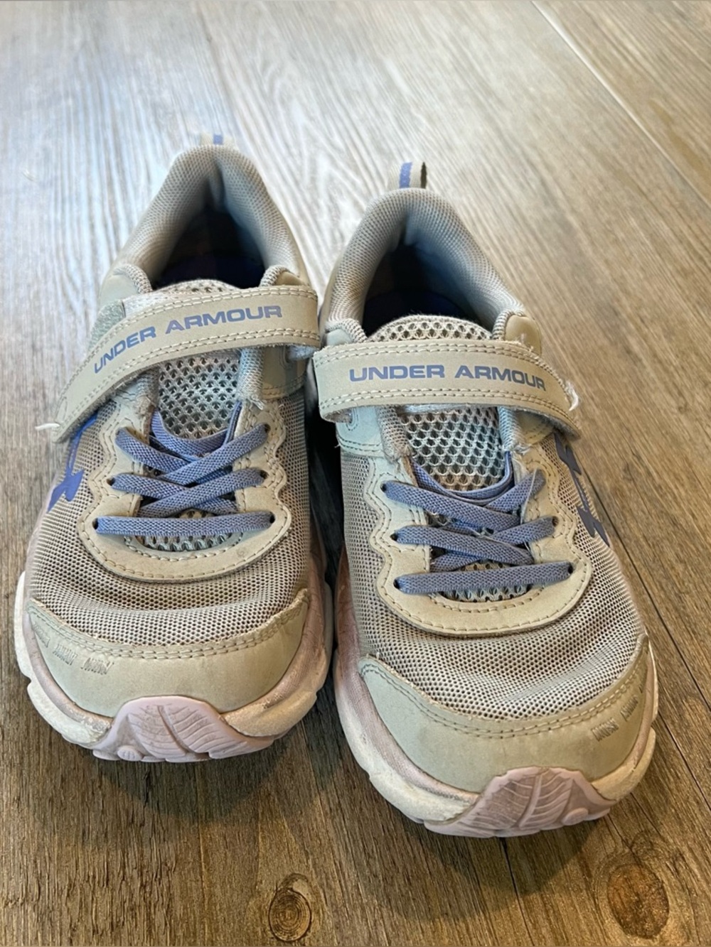 Under Armour Kids Light Gray and Periwinkle tennis shoes youth size 2.5